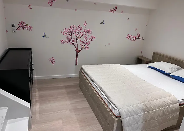 New Bright 180M2 Appartement,100M From The Beach