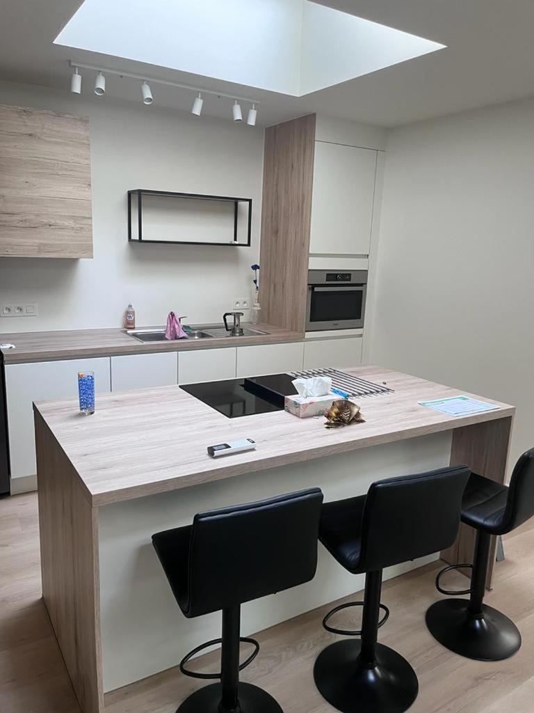 New Bright 180m2 Appartement,100m From The *
